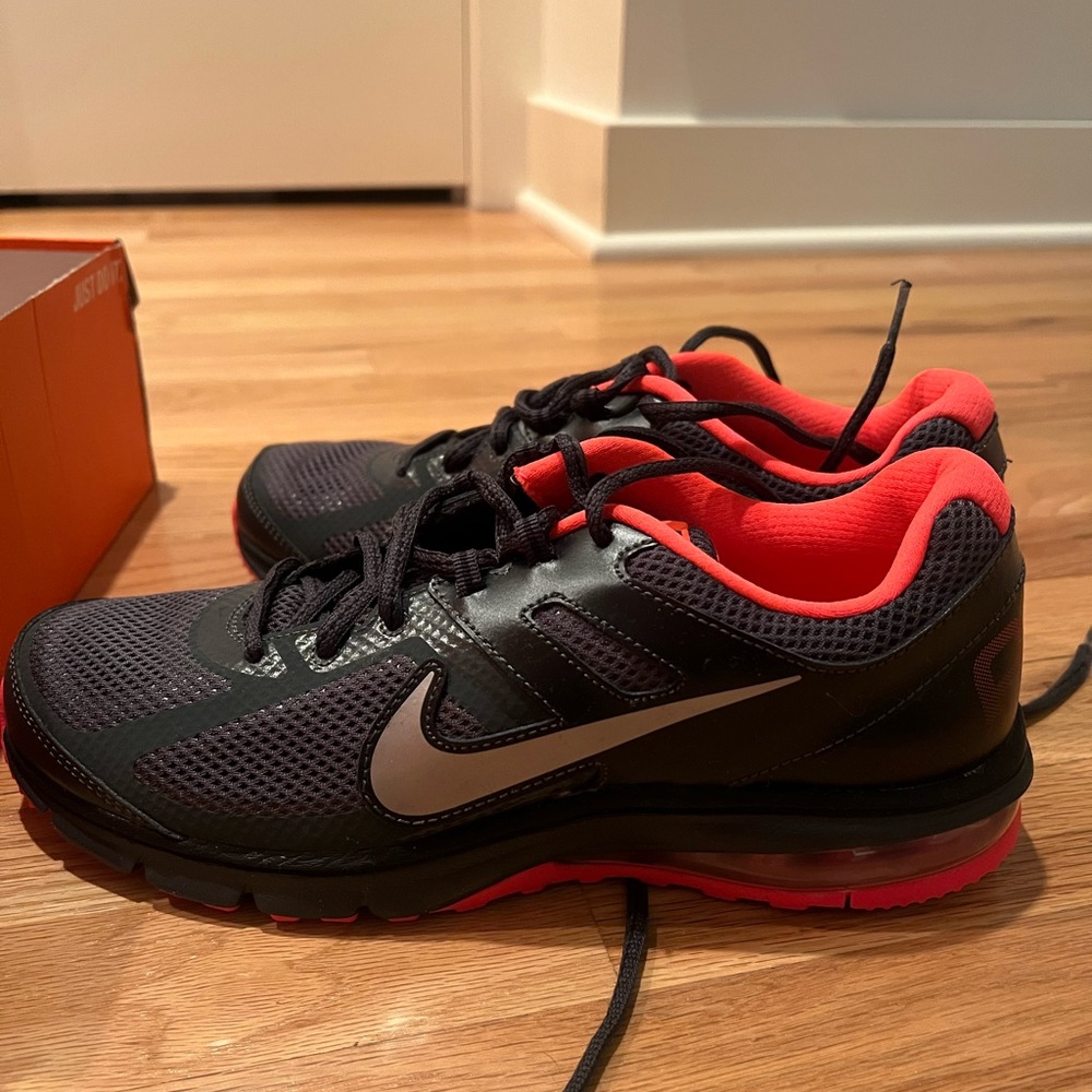 Women’s Nike Air Max Defy RN (size 9.5)